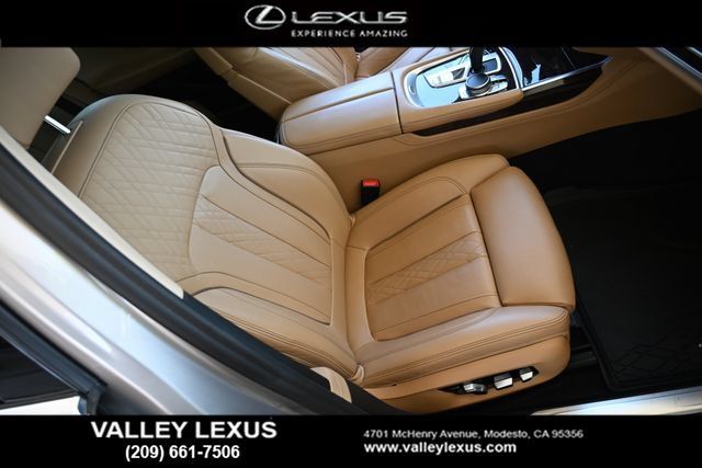 Used 2022 BMW 750i xDrive AWD/4WD image 21