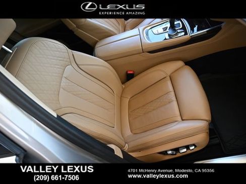 Used 2022 BMW 750i xDrive AWD/4WD image 21