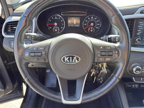 Used 2017 Kia Sorento LX w/ LX Convenience Package image 20