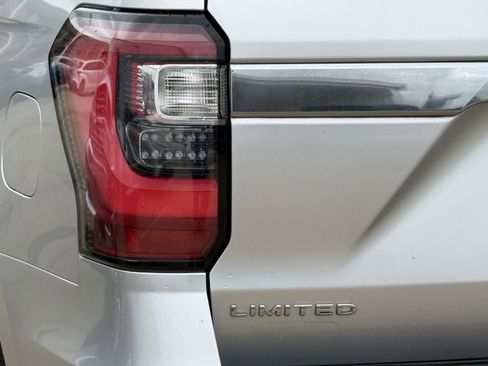 Used 2019 Ford Expedition Limited w/ Equipment Group 301A RWD image 7