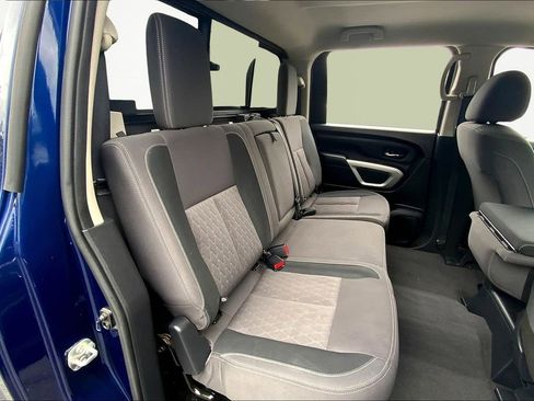 Used 2022 Nissan Titan SV image 17