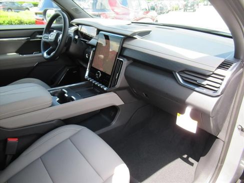 New 2026 GMC Acadia Elevation FWD image 9