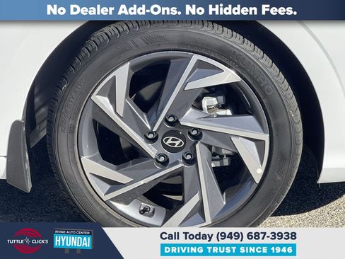 Certified 2025 Hyundai Elantra Sport image 10