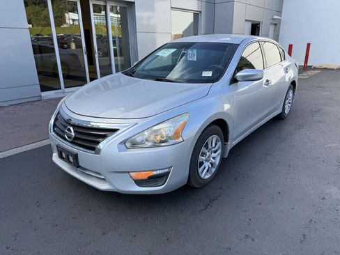 Used 2014 Nissan Altima 2.5 S FWD image 1