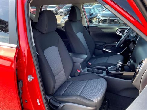 Used 2023 Kia Soul S image 8