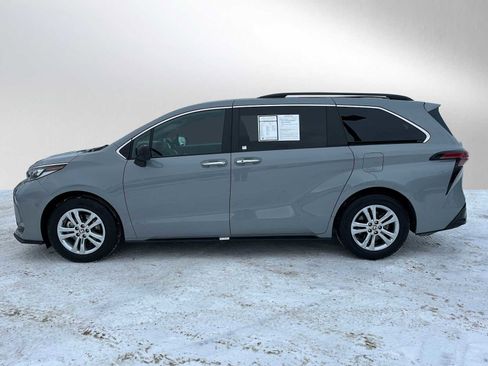 Used 2023 Toyota Sienna XSE image 6