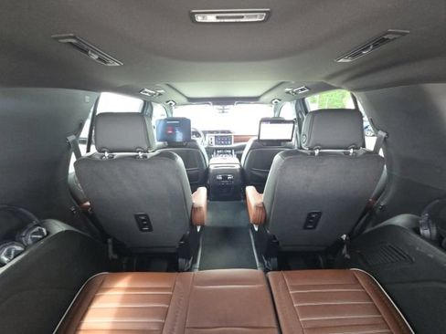 Used 2024 GMC Yukon Denali Ultimate AWD/4WD image 15