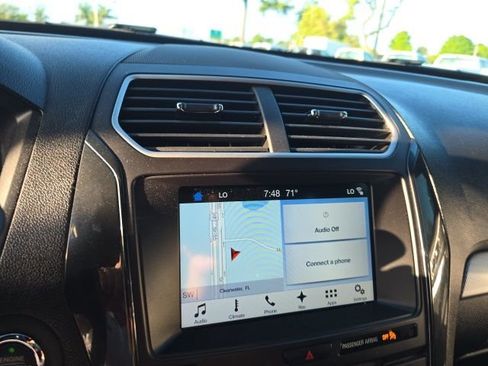 Used 2017 Ford Explorer XLT w/ Equipment Group 202A image 11