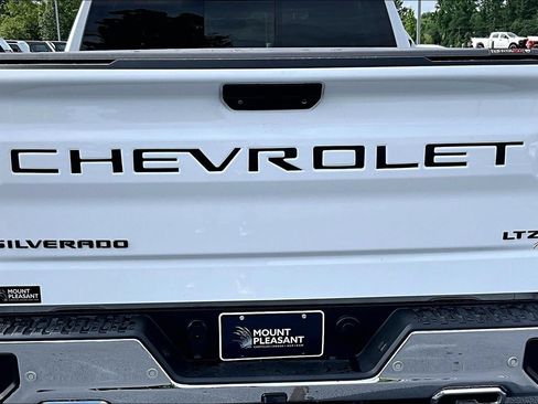 Used 2021 Chevrolet Silverado 1500 LTZ w/ LTZ Convenience Package II AWD/4WD image 26