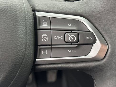 Used 2025 Jeep Compass Latitude w/ Convenience Group image 28