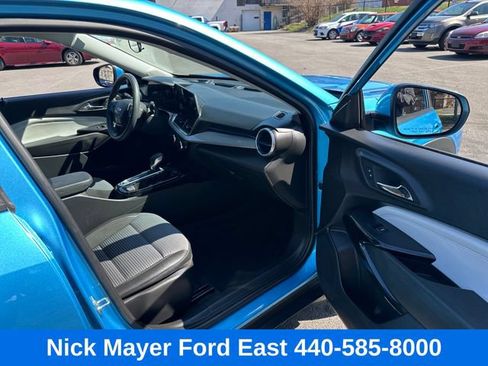 Used 2025 Chevrolet Trax LT FWD image 11