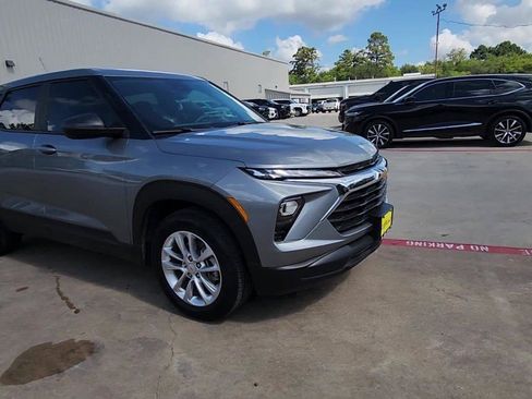 Used 2025 Chevrolet TrailBlazer LS w/ LS Confidence Package FWD image 2