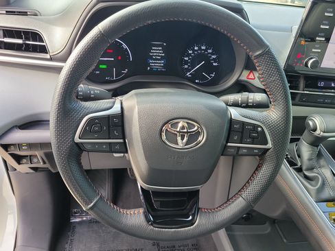Used 2022 Toyota Sienna XSE FWD image 31