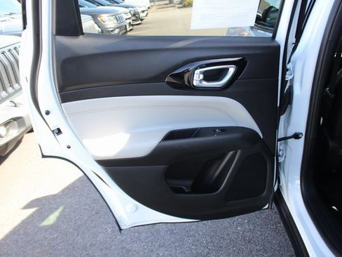 Used 2024 Jeep Compass Limited image 22