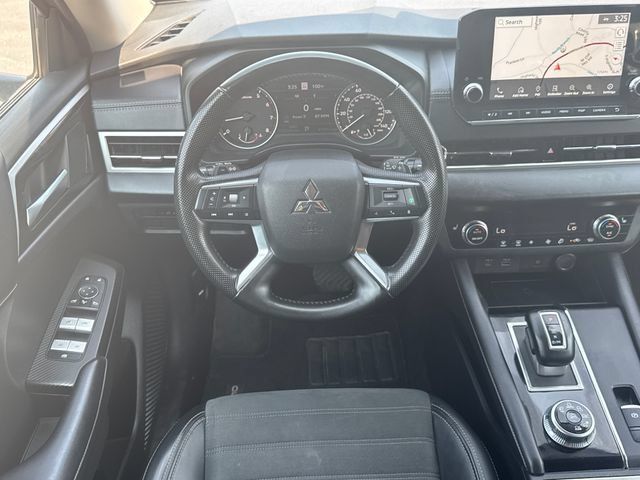 Used 2024 Mitsubishi Outlander AWD image 19