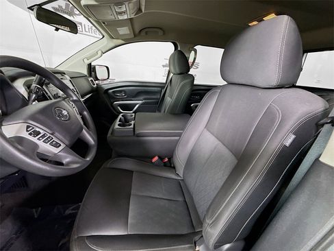 Used 2017 Nissan Titan SV image 23
