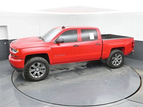 Used 2018 Chevrolet Silverado 1500 Custom w/ Custom Value Package image 1