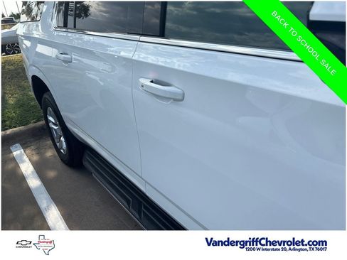 Used 2025 Chevrolet Suburban LT RWD image 5
