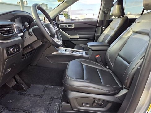 Used 2023 Ford Explorer XLT w/ Equipment Group 202A image 13