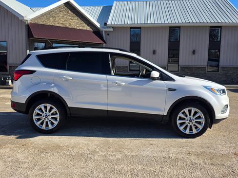 Used 2019 Ford Escape SEL image 22