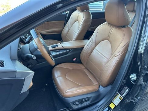 Used 2020 Toyota Avalon Limited image 9