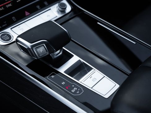 Certified 2022 Audi A8 L 3.0T w/ Executive Package image 18