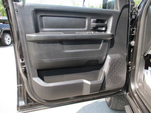 Used 2015 RAM 2500 Tradesman w/ Chrome Appearance Group image 32