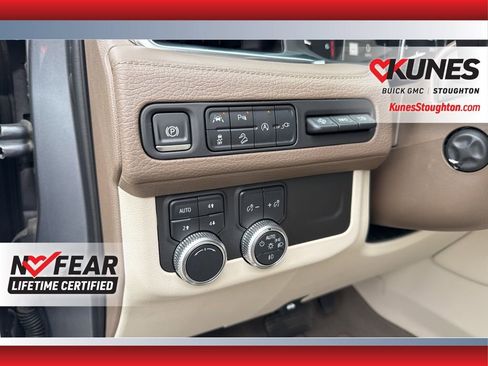 Used 2021 GMC Yukon Denali w/ Denali Premium Package image 21