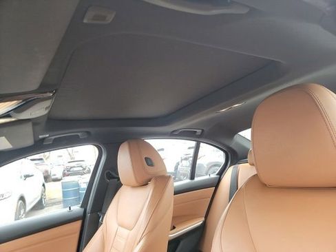 Used 2020 BMW 330i xDrive Sedan w/ Premium Package image 9