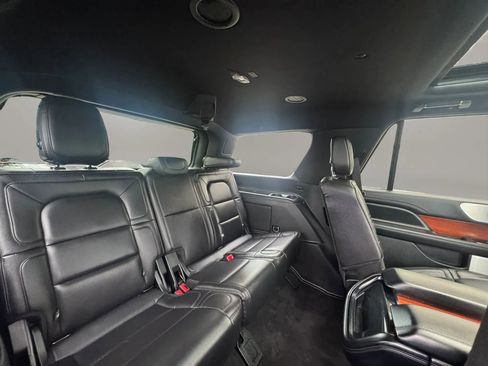 Used 2018 Lincoln Navigator Reserve w/ Technology Package AWD/4WD image 15