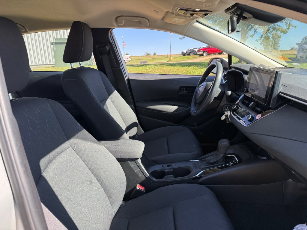 Used 2024 Toyota Corolla LE FWD image 39