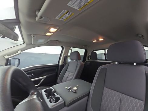 Used 2024 Nissan Titan SV image 22