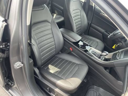 Used 2014 Ford Fusion SE w/ Equipment Group 202A FWD image 39