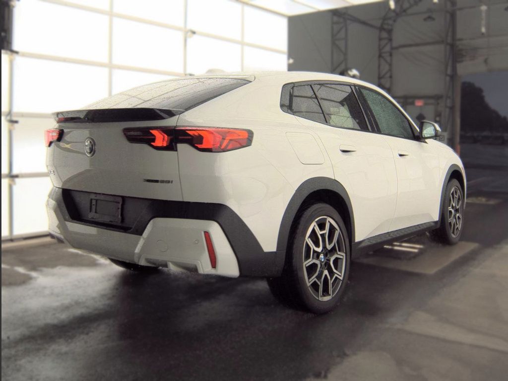 Used 2025 BMW X2 xDrive28i AWD/4WD image 2