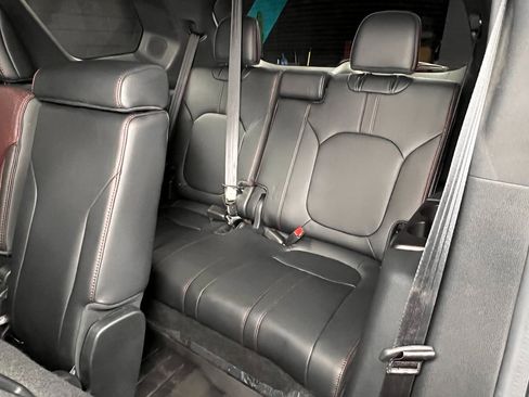 Used 2025 Honda Pilot Black Edition image 16