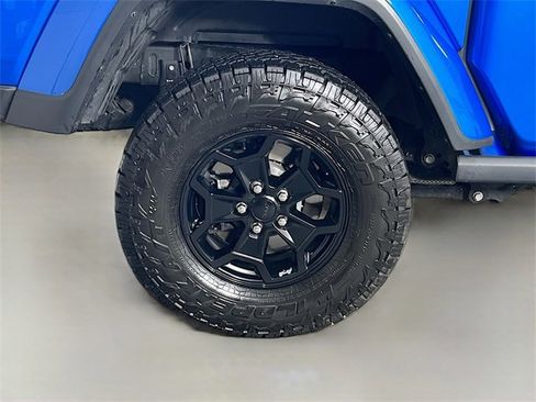 Used 2021 Jeep Gladiator Willys image 37