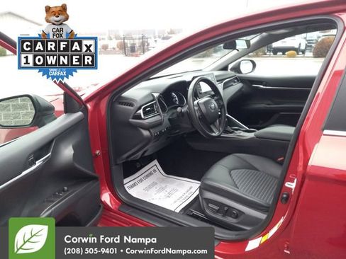 Used 2024 Toyota Camry SE image 9