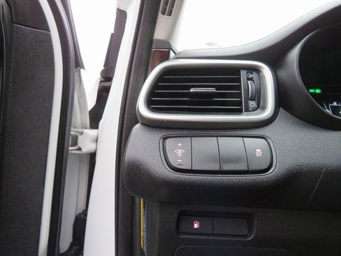 Used 2017 Kia Sorento LX w/ LX Convenience Package image 33