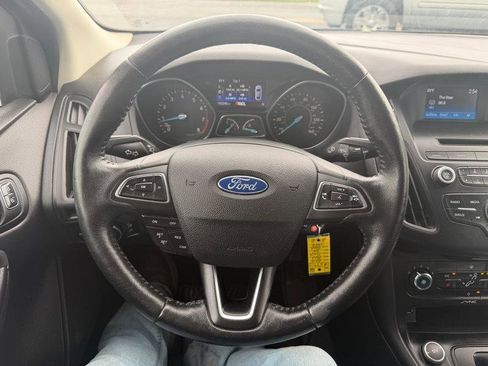 Used 2015 Ford Focus SE w/ SE Cold Weather Package FWD image 2