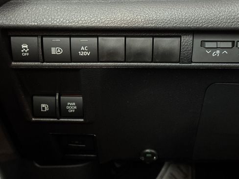 New 2026 Toyota Sienna XLE Woodland Edition AWD/4WD image 29