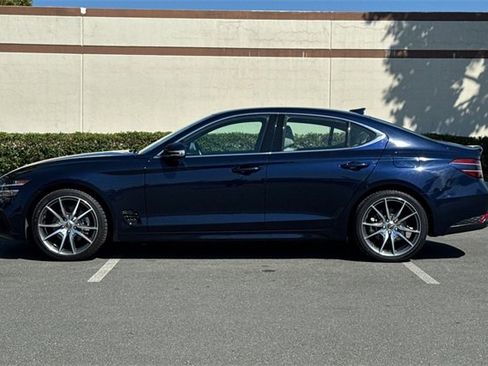 Used 2023 Genesis G70 2.0T image 7