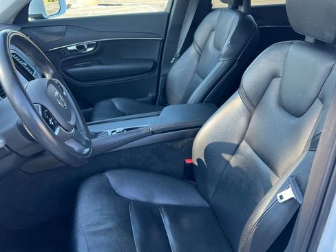 Used 2020 Volvo XC90 T6 Momentum image 9