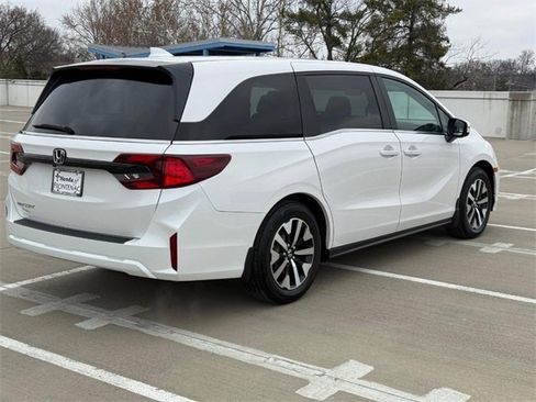 Certified 2026 Honda Odyssey EX-L image 3
