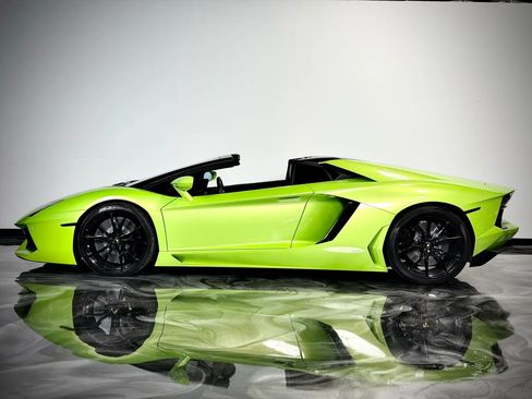 Used 2015 Lamborghini Aventador LP 700-4 image 2