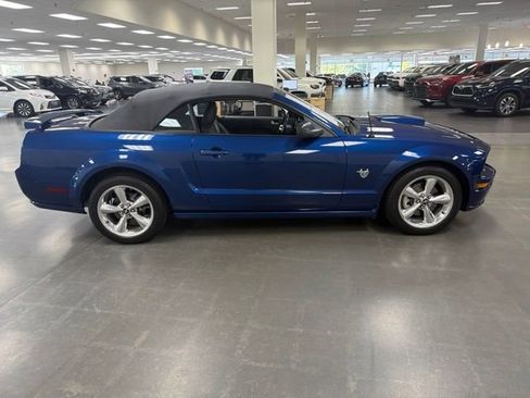 Used 2009 Ford Mustang GT RWD image 8