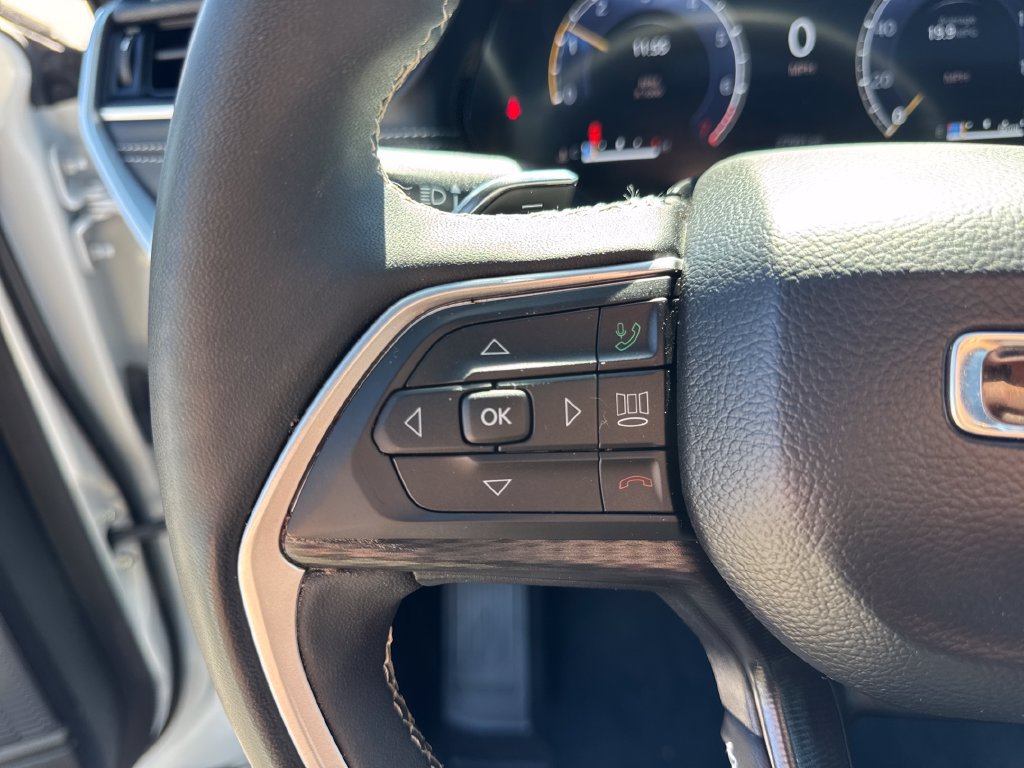 Used 2025 Jeep Grand Cherokee Altitude AWD/4WD image 28