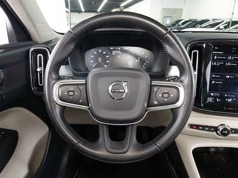 Used 2019 Volvo XC40 T5 Momentum AWD/4WD image 8