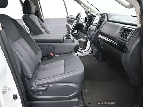 Used 2022 Nissan Titan SV RWD image 14