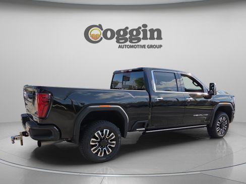 Used 2024 GMC Sierra 2500 Denali Ultimate w/ Max Trailering Package image 5