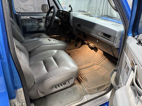 Used 1987 GMC Suburban 2WD image 10